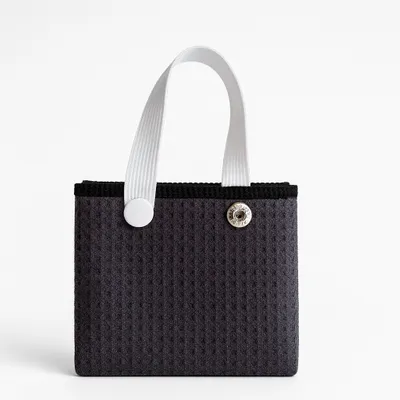 <p>A durable clasp paired with a hanging loop creates a reliable solution for securely hanging items like towels, enhancing organisation and accessibility.<br></p>